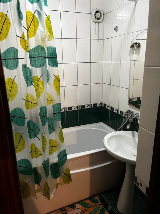 Сдам двухкомнатную квартиру в центре до МАЯ месяца