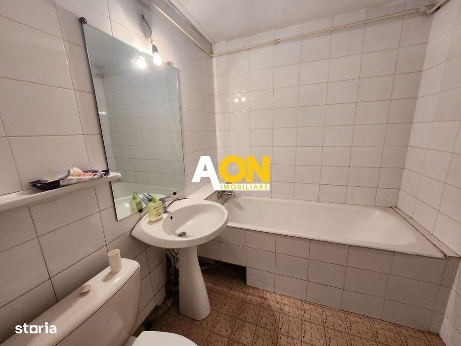 De vanzare apartament 3 camere, Cetate