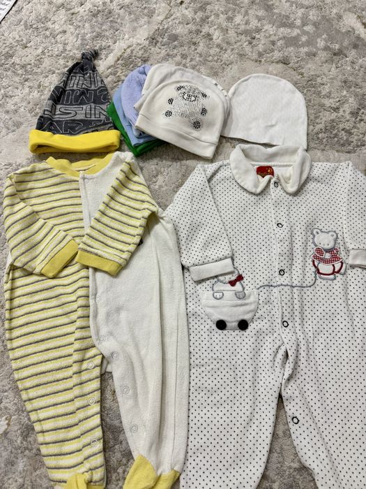 Отдам вещи на новорожденных