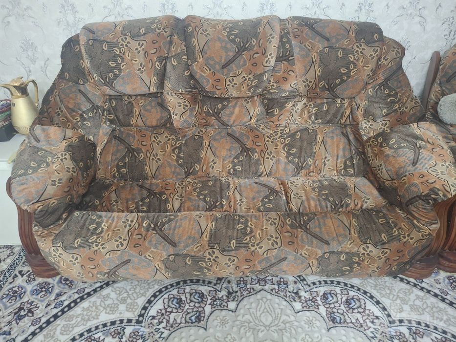 Srochna divan kreslo Sotiladi