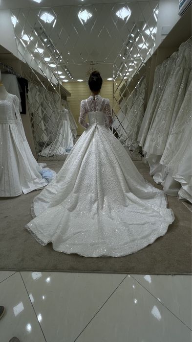 Свадебная платье со шлейфом