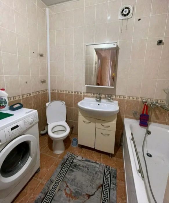 Сдается 2 комнатная квартира, 31а-мкр 18-дом, чистая.