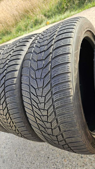 225/45 R18 • Iarna • Hankook Winter Icept evo 3 95V XL | 4 buc | DOT 2022 | Pret/buc