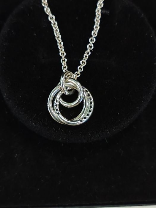 Колие Pandora с висулка.