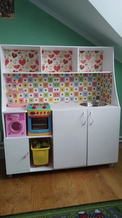 Продам игровую детскую кухню.