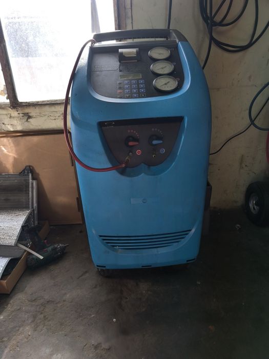 Машини за зареждане на климатици