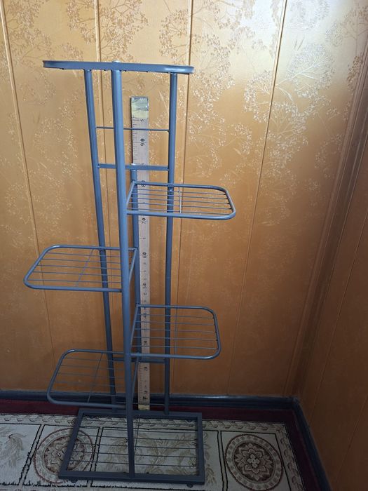 Подставка для цветов металлическая