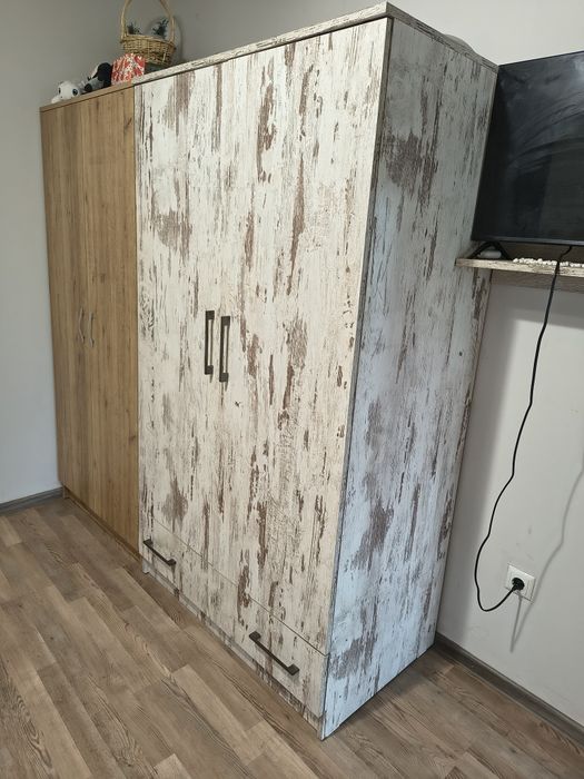 Продавам 2 гардероба