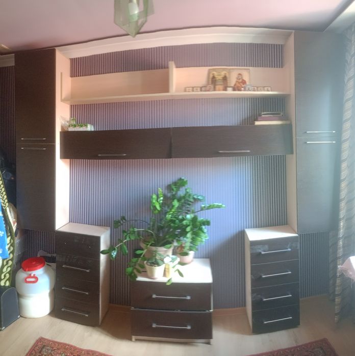 Продам горку в гостинную