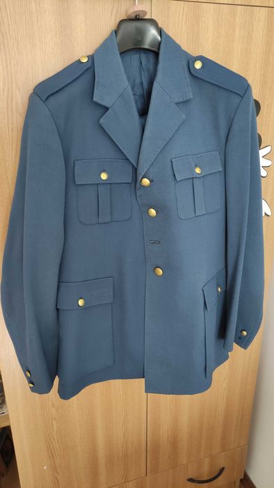 Costum albastru pentru forțele aeriene