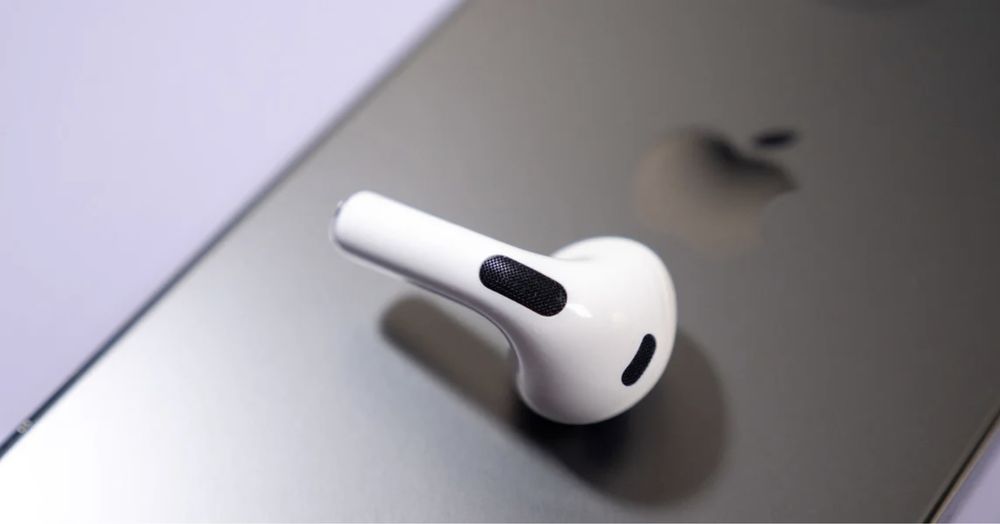 Кнопка на аирподс. Наушники airpods pro трещит. Airpods 3. Airpods pro работает один наушник что делать. Корейский аирподс про.