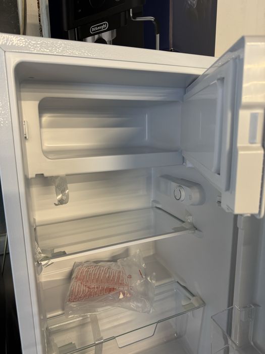 Frigider compact cu congelator mic de top Gorenje RB39EPW4