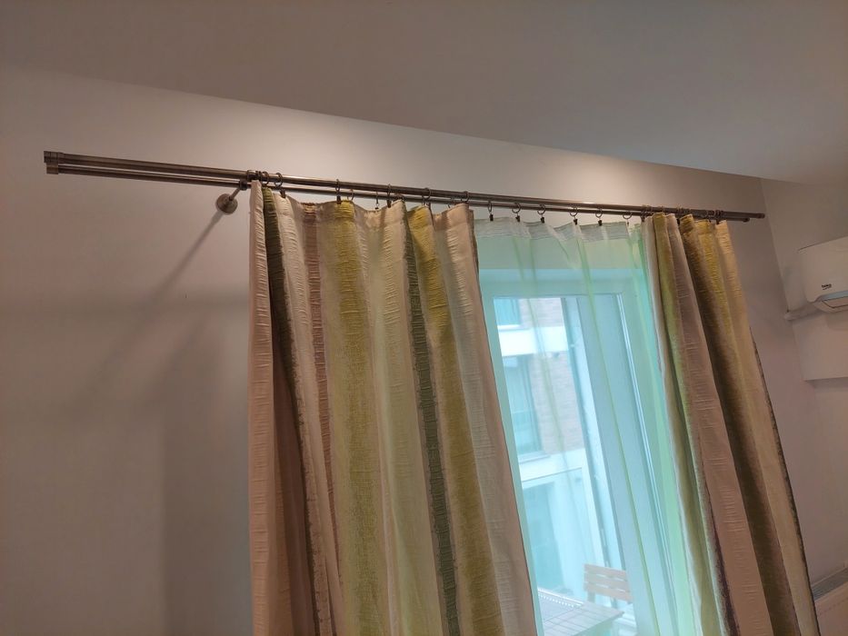 Vând galerie bronz/alama împreună cu perdea și draperie
