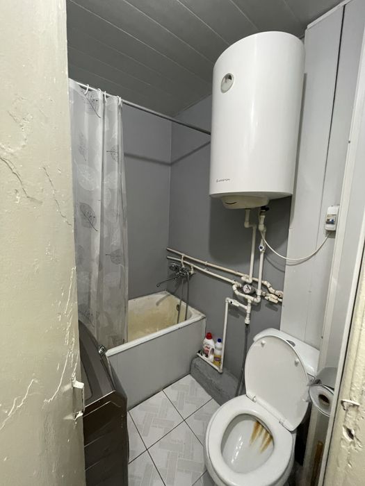 Fargʻona shahar sayoxat yaqinida 2 xona 3 xоna qilingan uy sotiladi