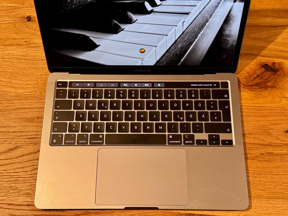 MacBook Pro Apple M2 13 inch 2022 Touchbar 8GB - 44 cicluri