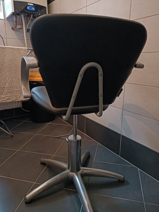 Scaun coafor utilizat in stare buna