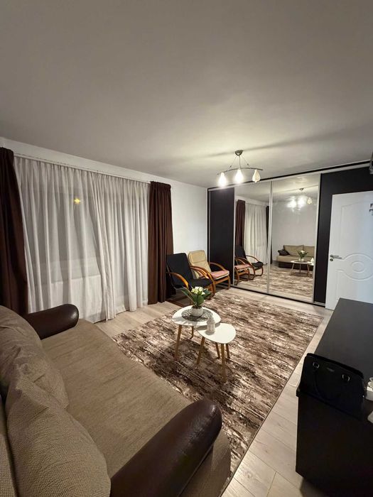 Apartament 3 camere de închiriat