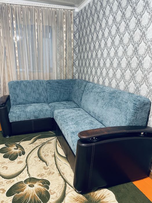 Уголок мягкий ,раскладывается !