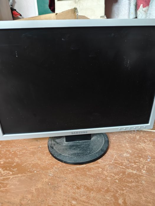 Процессор клавиатура монитор колонки дали кампютерный набор