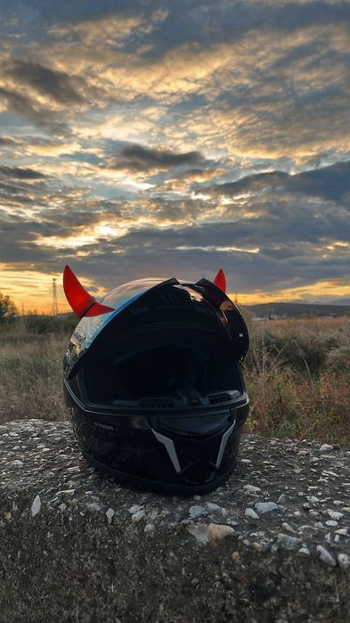 Vând cască Mt-helmets