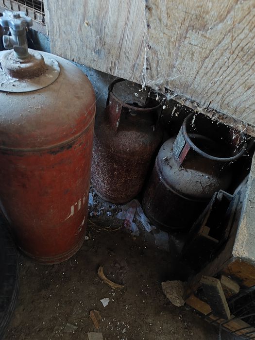 продам газовые балоны  один большой два маленьких