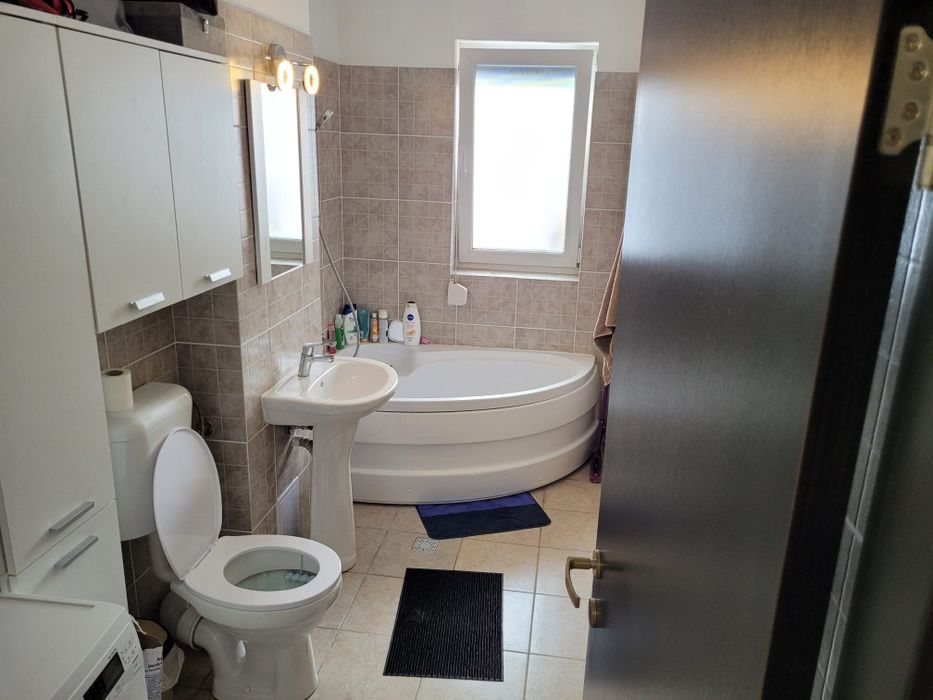 Studio modern 45 mp + balcon 8 mp, parter, complet utilat și mobilat,