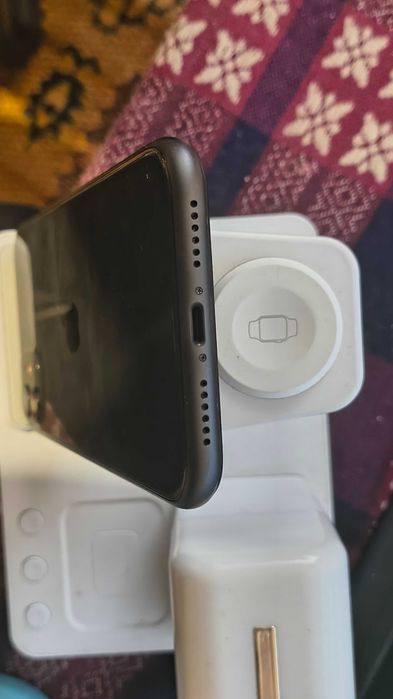 Iphone 11 64 GB 100% Бат. перфектно състояние