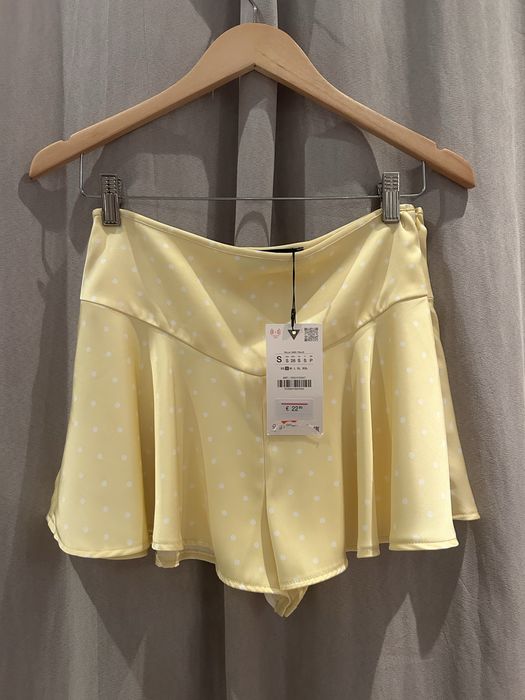 Жълти къси панталонки на точки ZARA