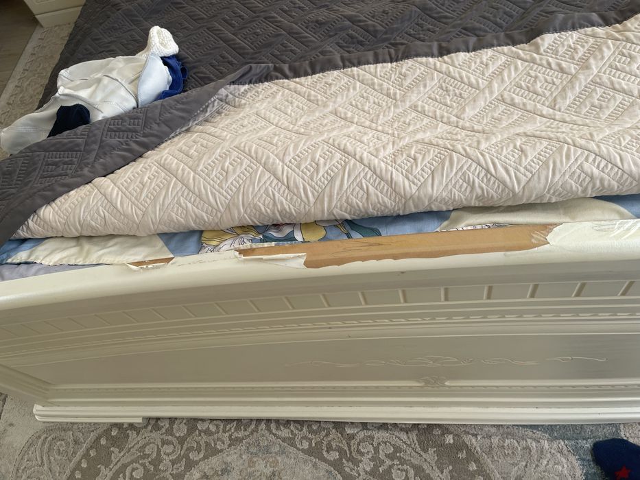 Спальный гарнитур