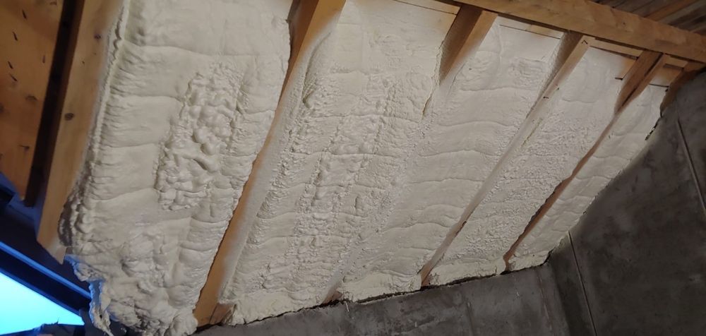 Izolatie Spuma Poliuretanica acoperiș si pod. Firma+Garanție 20 ani.