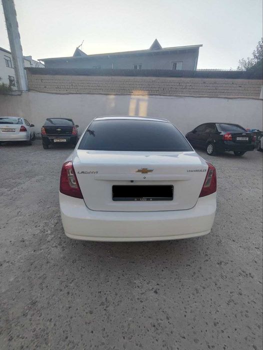 Lasetti 2009 sotiladi