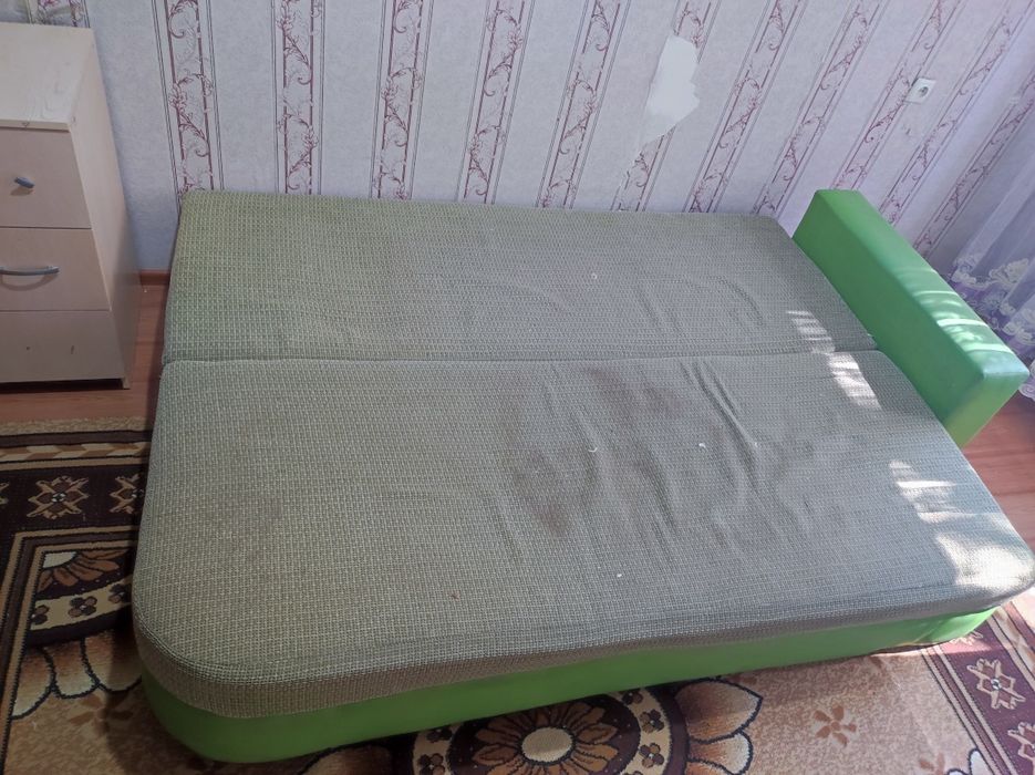 Продаю диван хороший