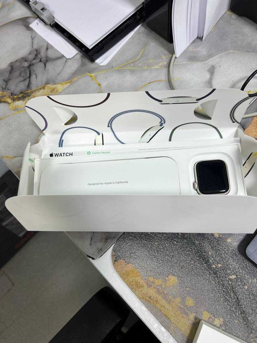 Apple Watch Series SE 2 40mm