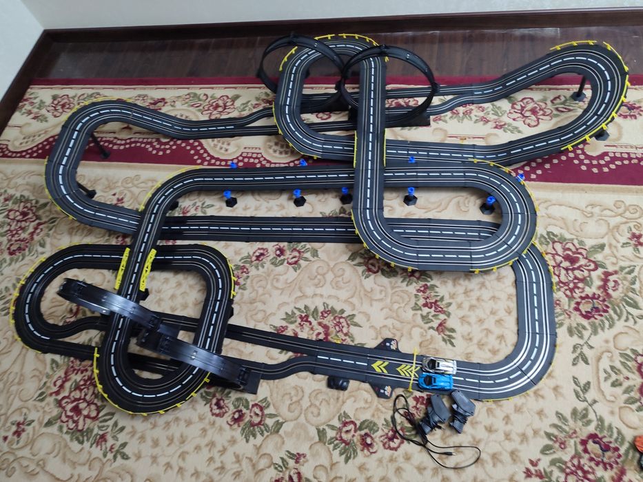 Гоночный трек с машинками