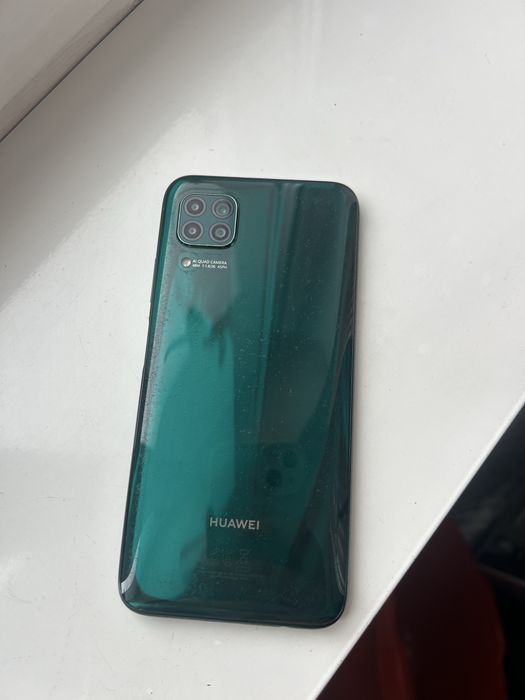HUAWEI P40 lite в перфектно състояние