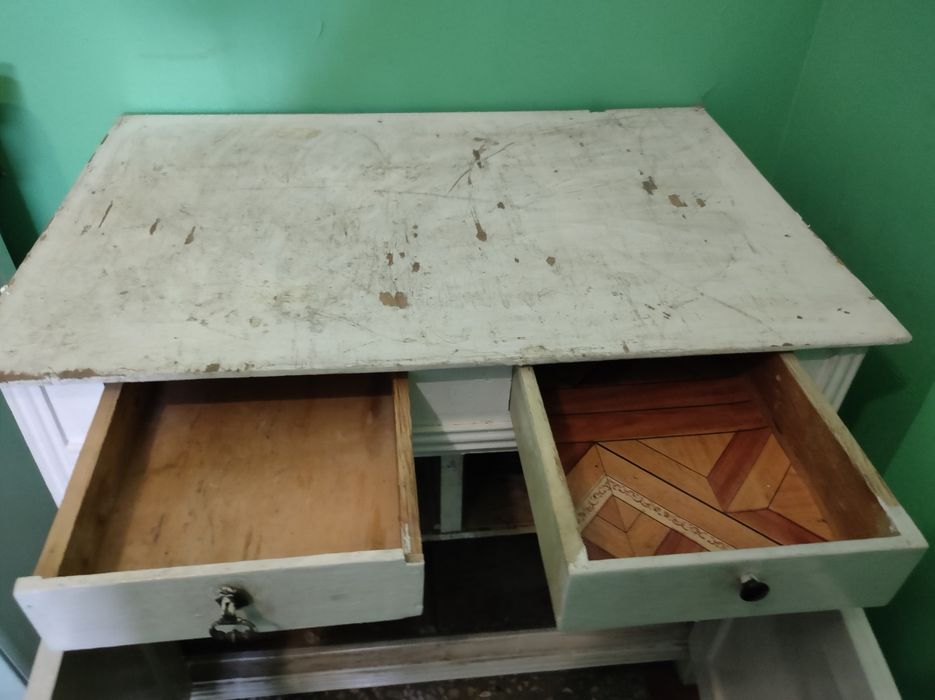 Продам стол-шкаф 2 в 1