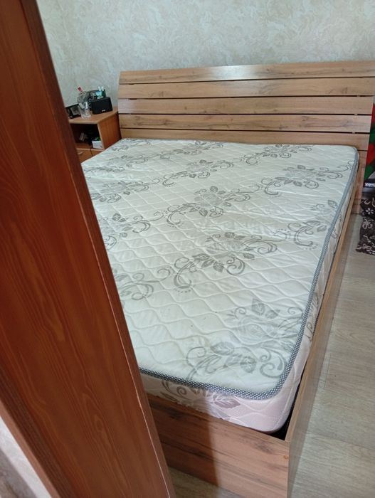 Продам кровать двухспальную.