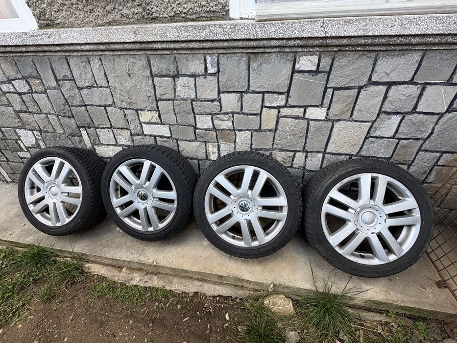 Cauciucuri de iarna 225/45r17 + jante aliaj.
