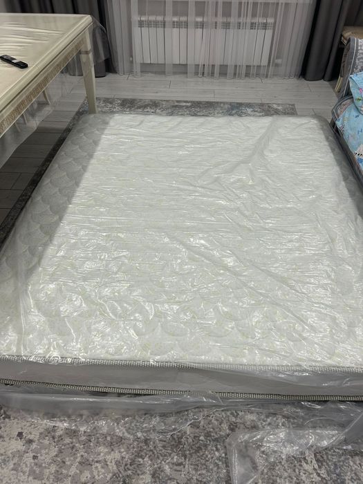 Продаю Матрас в хорошем состоянии