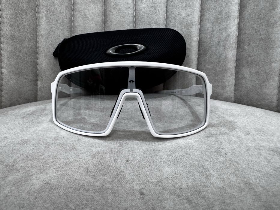 Спортивные очки Oakley Sutro Photochromic