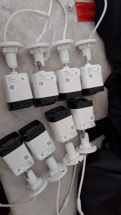 Продам видеокамеру hiwatch