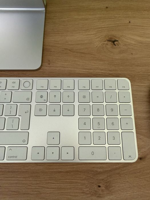 Apple iMac 24 M1 (8CPU/8GPU)16GB ram 1TB SSD