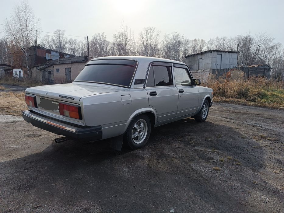 Автомобиль ваз 2105