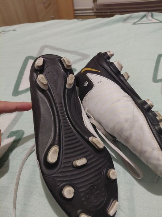 Ghete de fotbal Nike Phantom