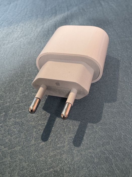 Оригинално Зарядно Apple USB-C 20W Model: A2347