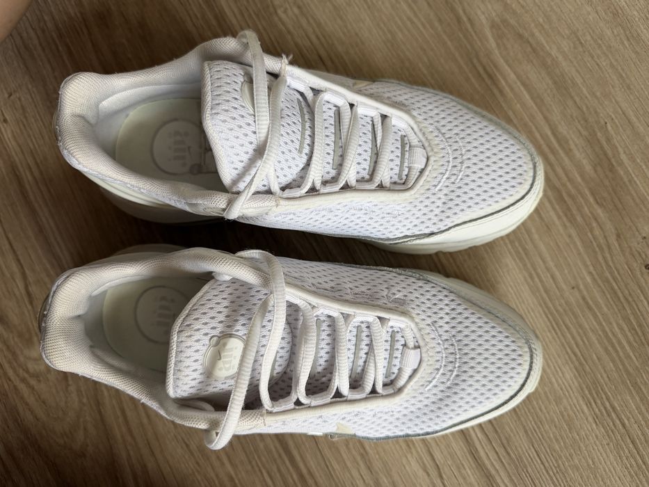 Бели маратонки Nike