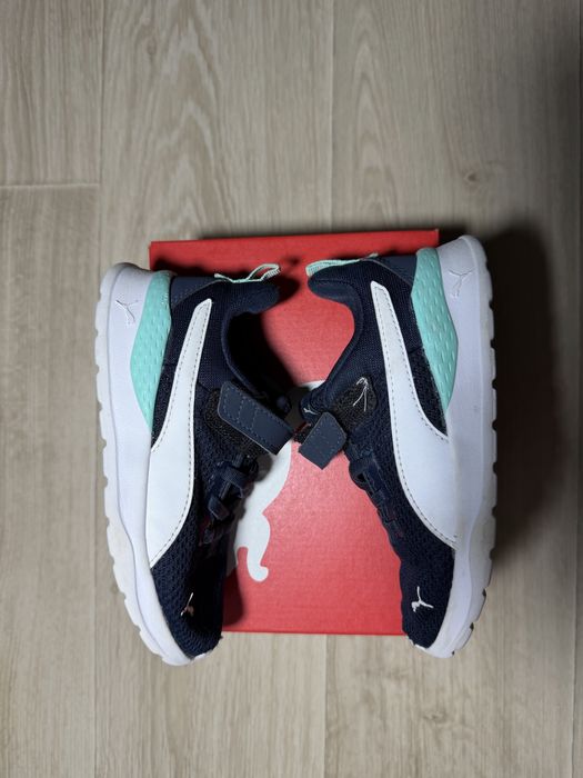 Vand adidas de panza Puma