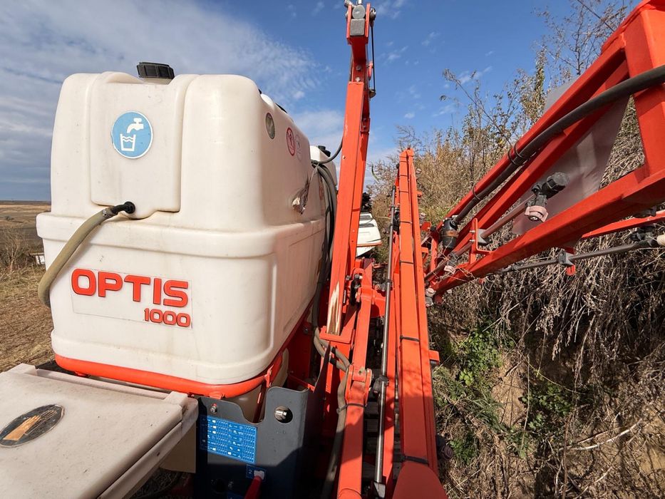 Masina de erbicidat purtata KUHN Optis 1000 – An 2018