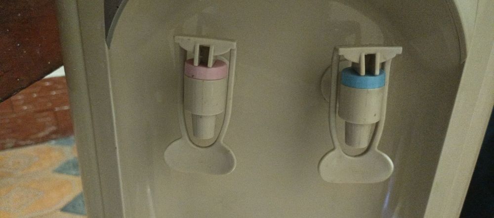 Suv uchun kuler issiq suv