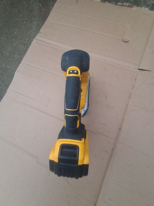 Pendular dewalt DCS 334.